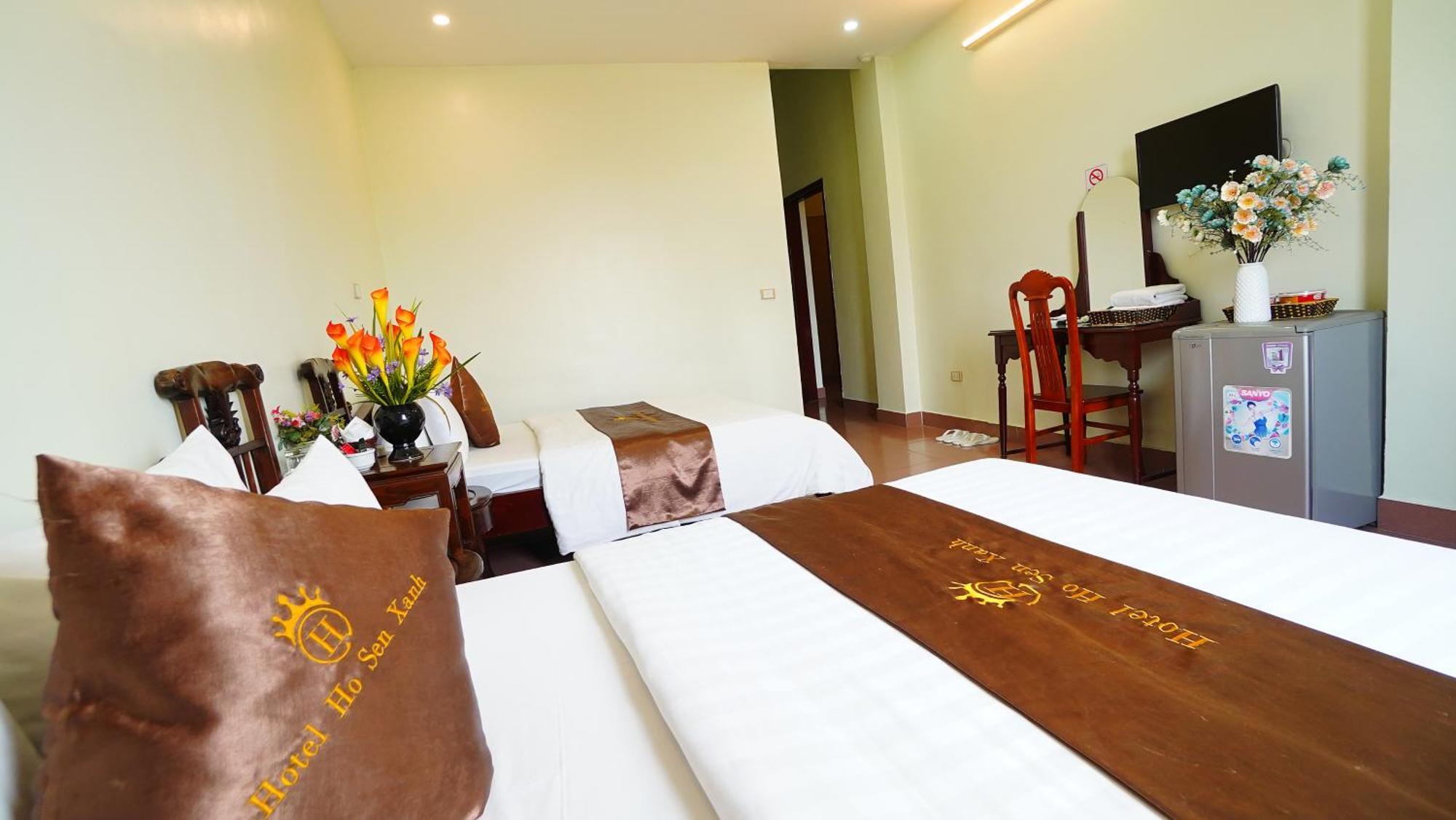 Ho Sen Xanh Hotel Hanoi Exterior photo